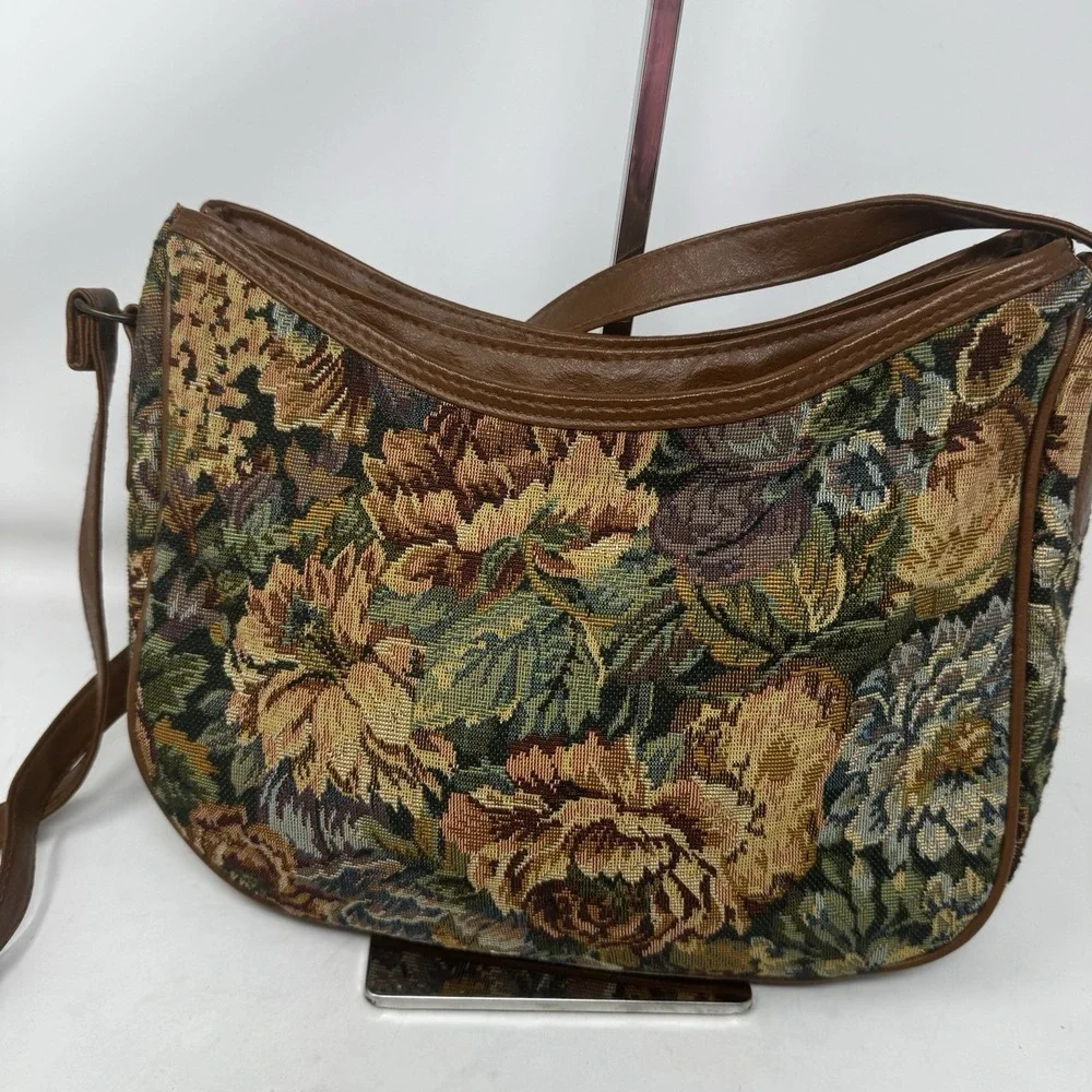 One East Carpet Bag Purse Tapestry Green Beige Canvas Med Zip Close Faux Leather
